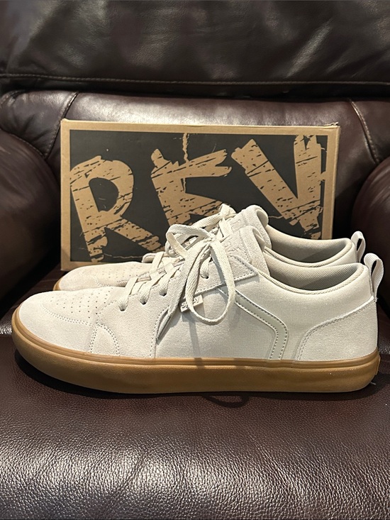 Splay Other - Splay RevLTS Low-Top Suede Sneakers - Cream with Gum Sole like new